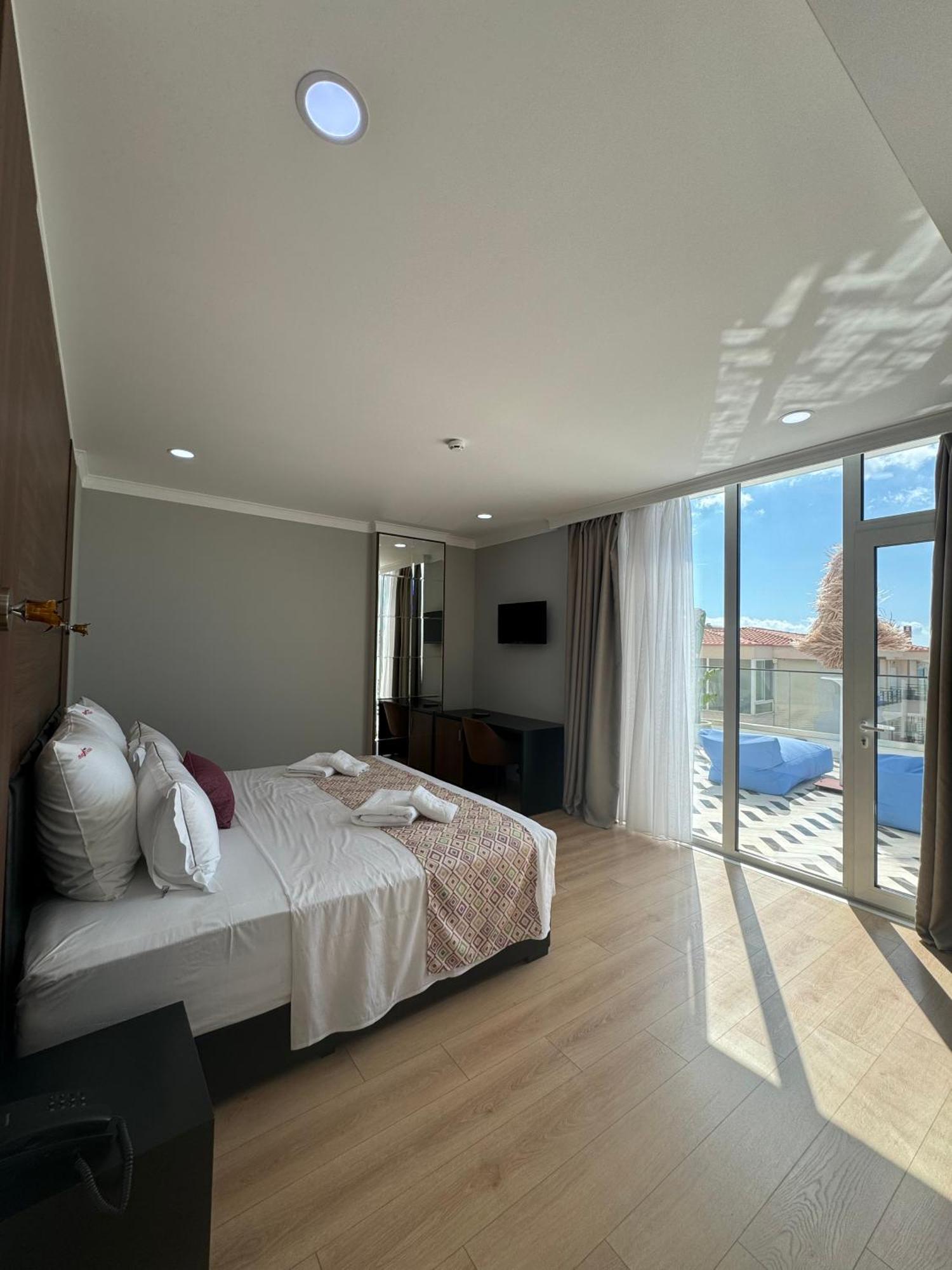 Hotel Britania Vlore Luaran gambar